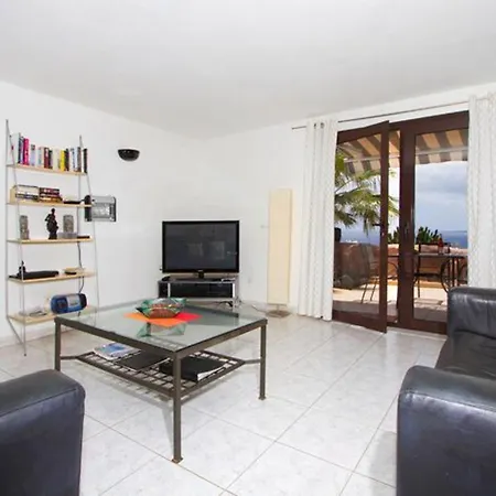 Fabulous 2 Bedroom Property With Outstanding Views Villa Playa Blanca (Lanzarote)