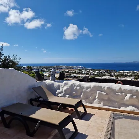 Fabulous 2 Bedroom Property With Outstanding Views Playa Blanca (Lanzarote)
