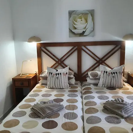 Fabulous 2 Bedroom Property With Outstanding Views Playa Blanca (Lanzarote)