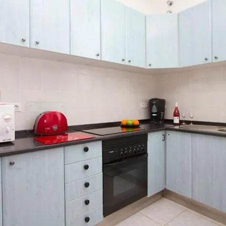 Fabulous 2 Bedroom Property With Outstanding Views